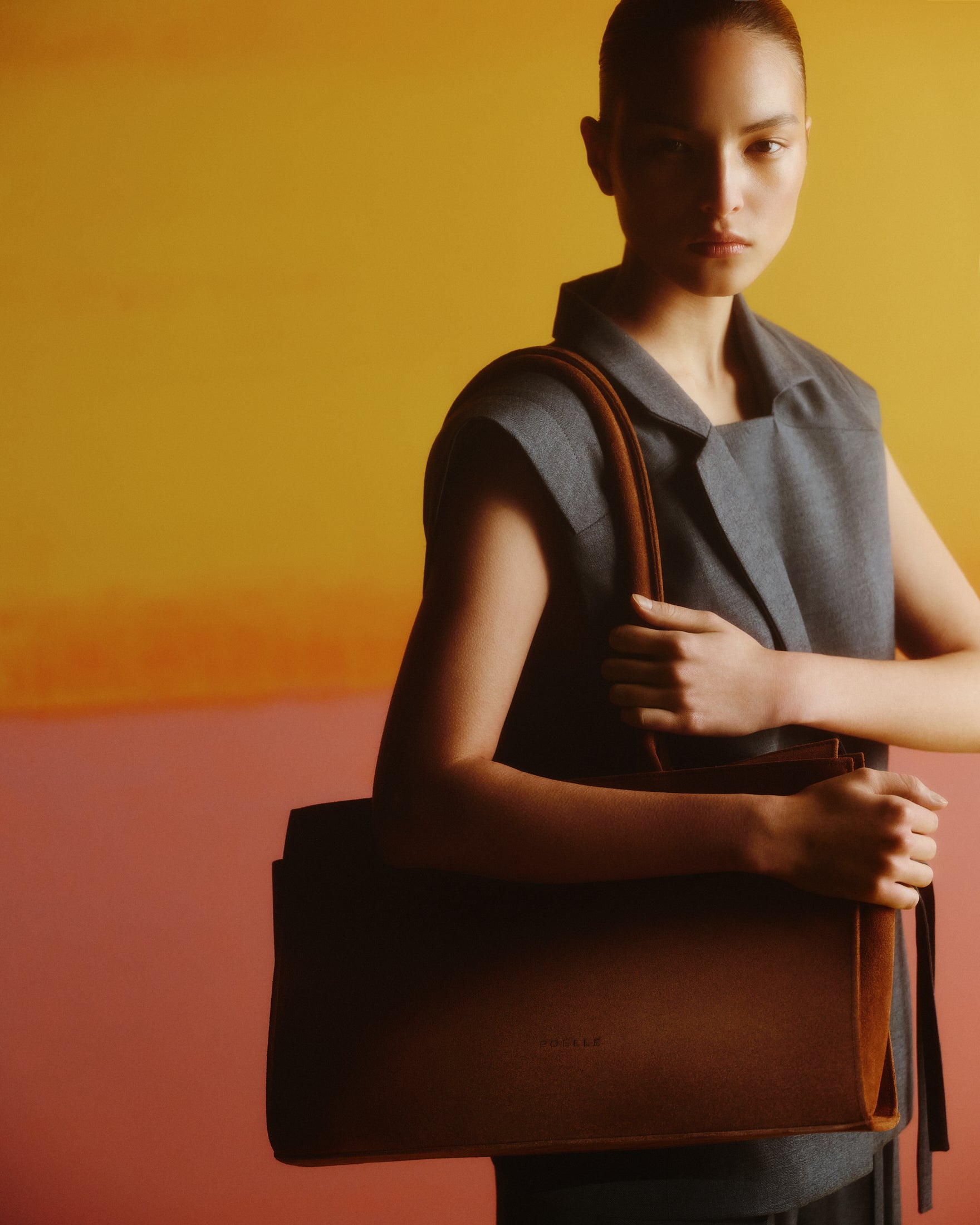 Medium Carolyn Tote Bag in Caramel