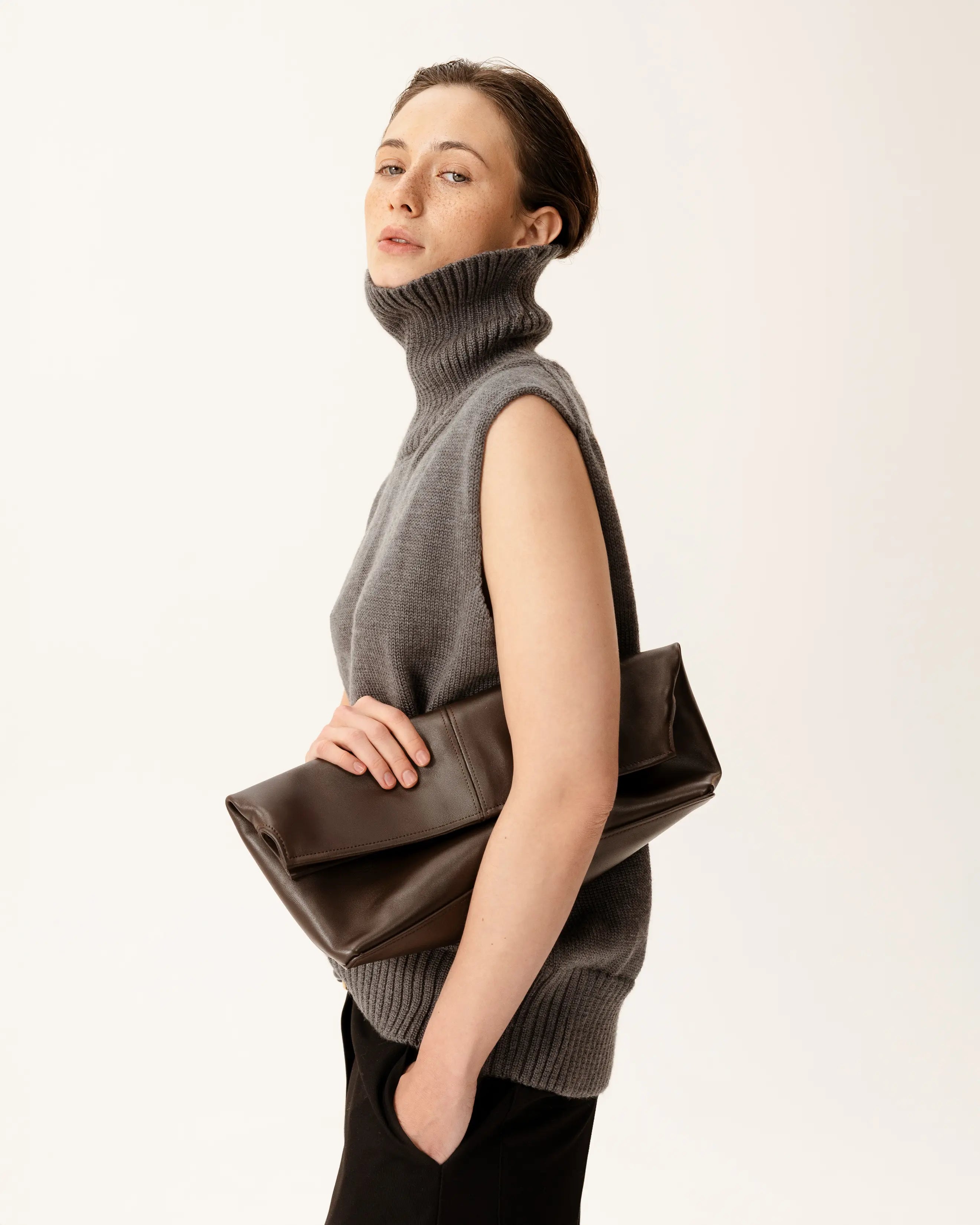 Elza Clutch in Brown