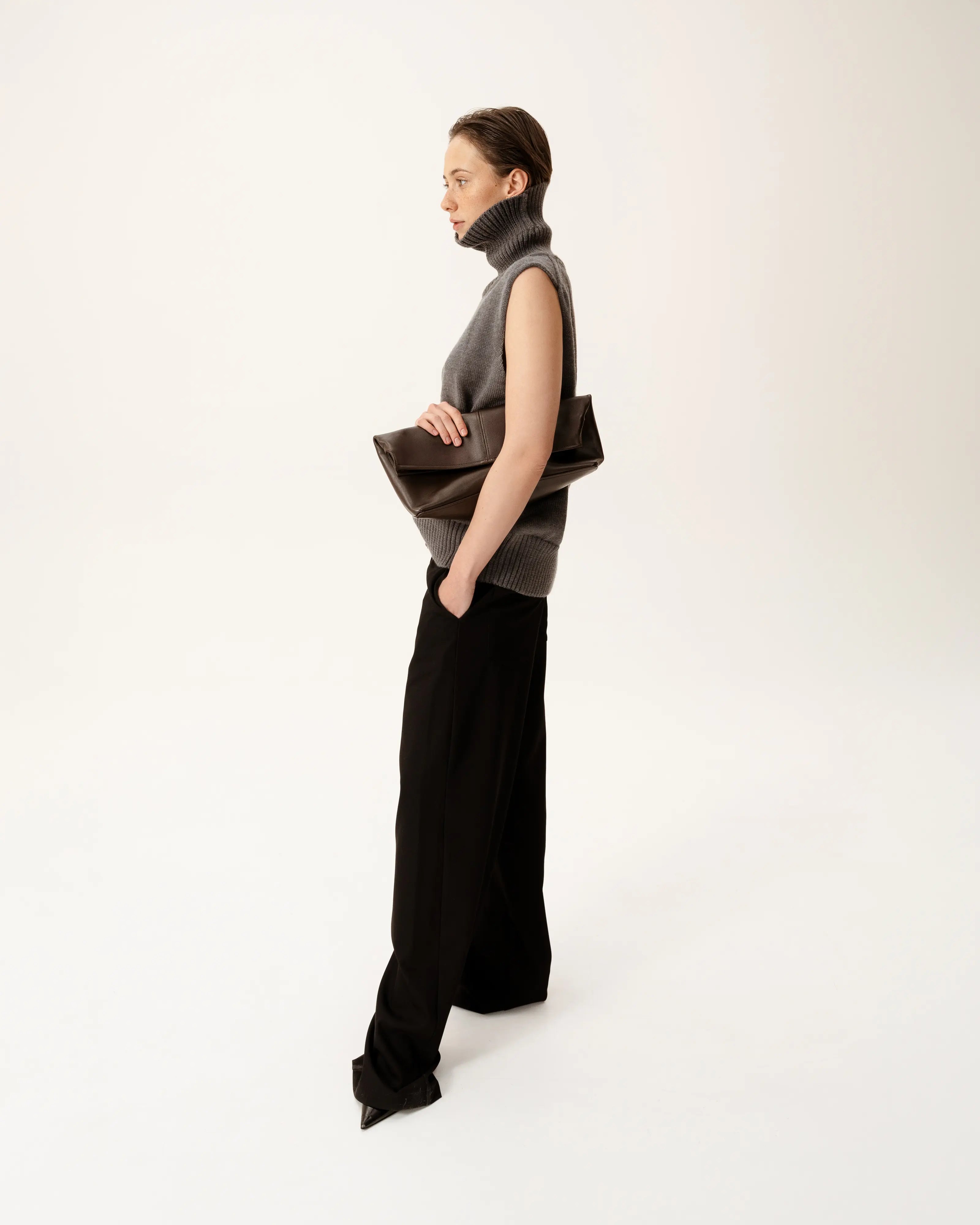 Elza Clutch in Brown