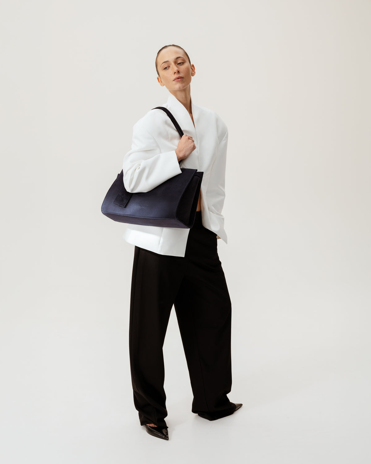 Medium Carolyn Tote Bag in Navy