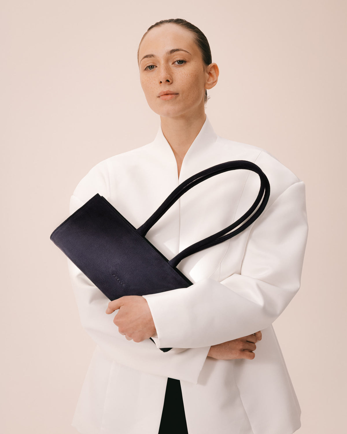 Cecilie Bag in navy, worn