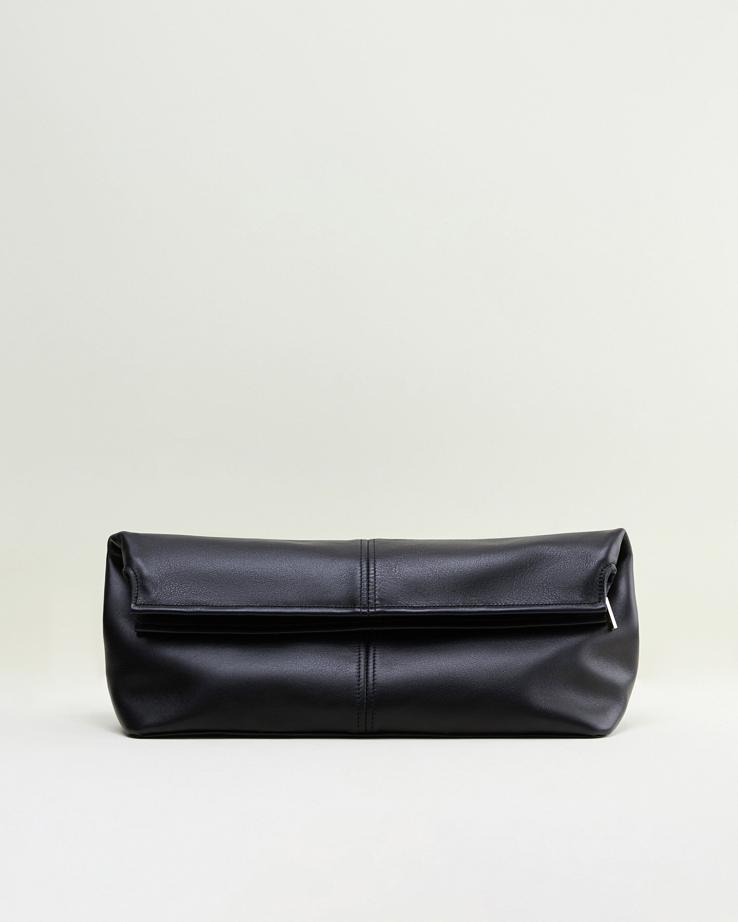 Elza clutch bag in black