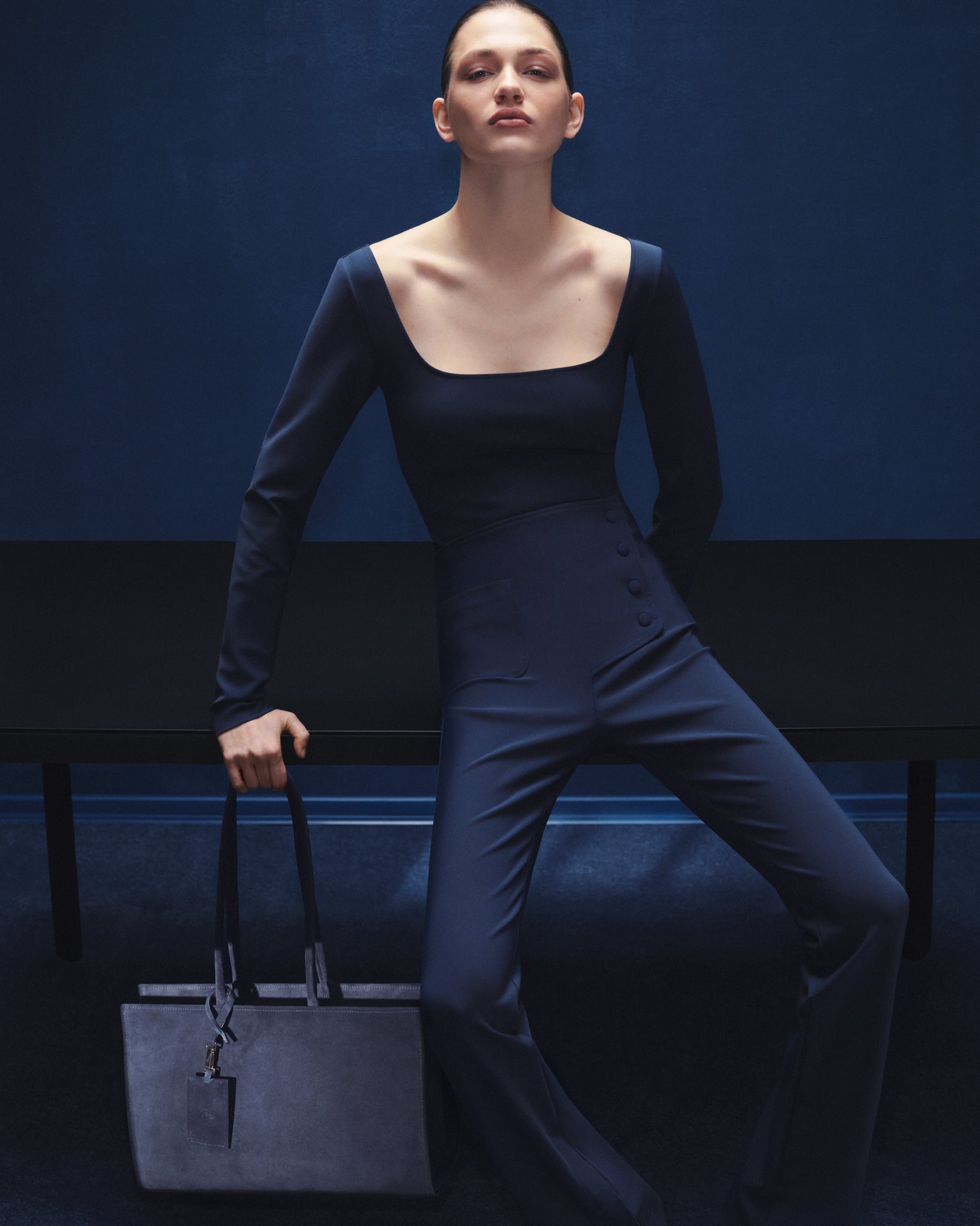 Medium Carolyn Tote Bag in Navy